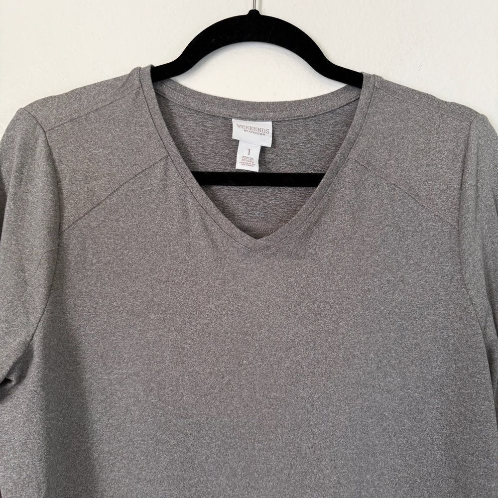 Weekends by Chico’s Top Size 1 (med 8) Gray V-Neck 3/4 Sleeve Knit Shirt - Picture 6 of 9